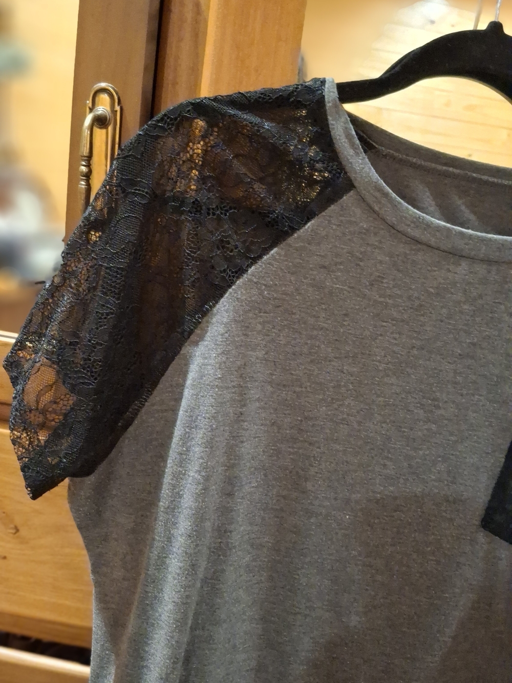Women's Gray Short Sleeve Tee with Black Lace S)rre<uuum¹Pocket, Plus Size - Picture 3 of 10
